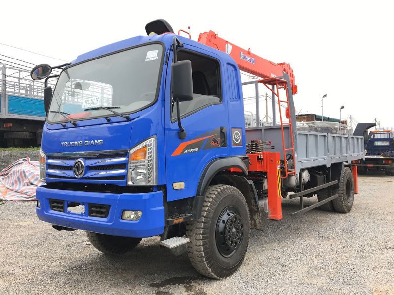 Truonggiang DFM YC88TF4X4MP gắn cẩu Kanglim KS1056T