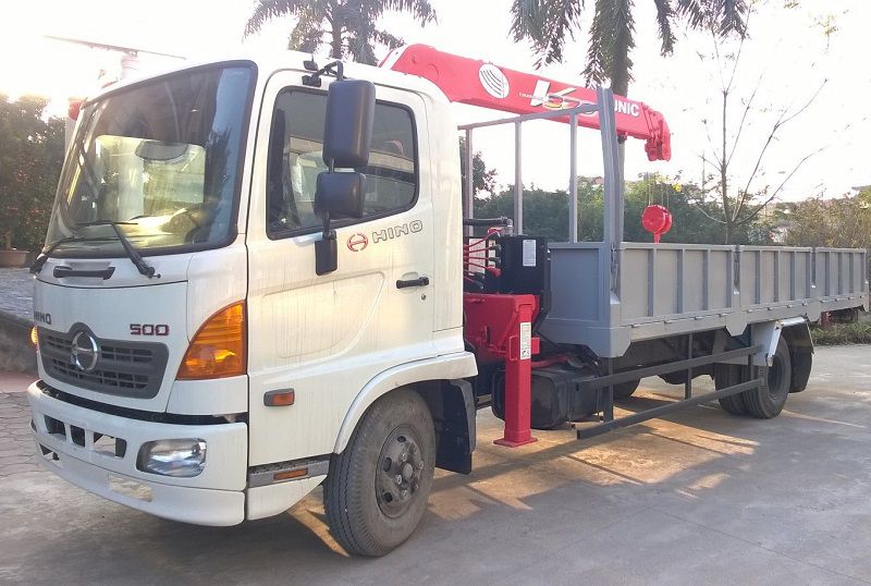 Xe tải Hino FC9JLSW gắn cẩu Unic URV374